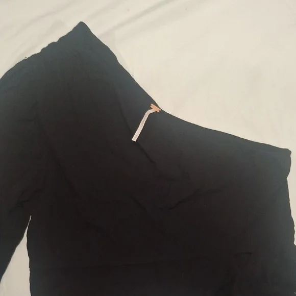 Free People Wome's Black One-Shoulder Crop Top Size M - Picture 3 of 10